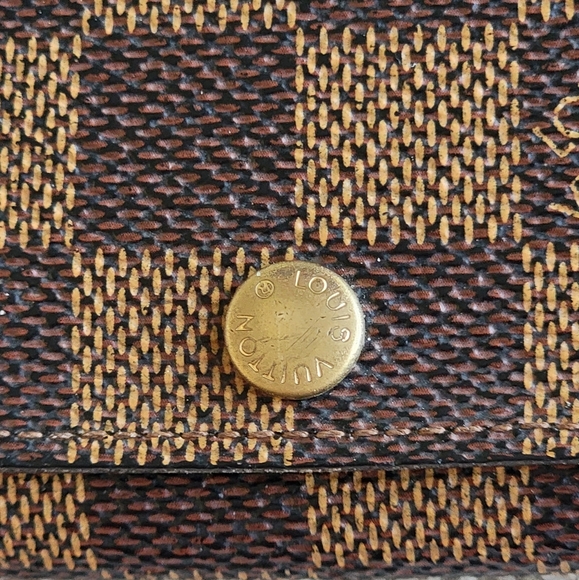 Authentic Louis Vuitton Damier Multicles 4 Ring Key Case - Picture 2 of 13